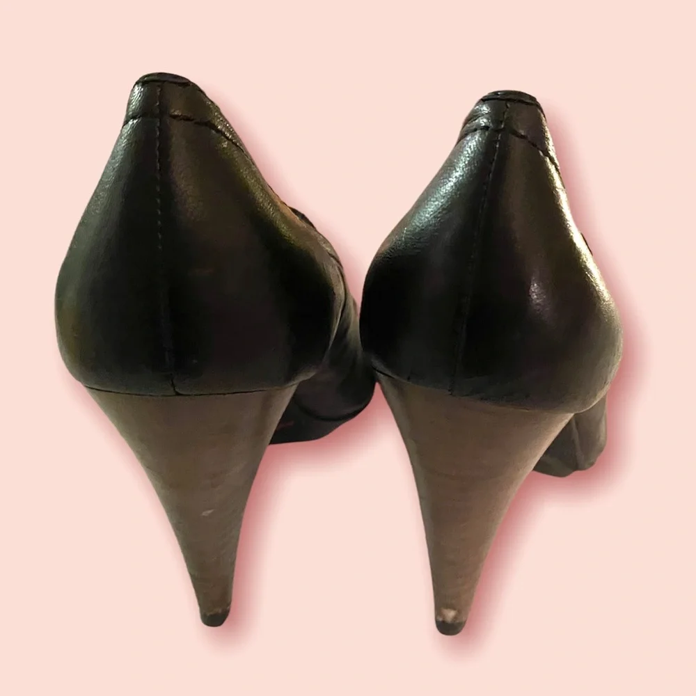 Coach Adra black leather heels, like new! Size 9 - Picture 6 of 8